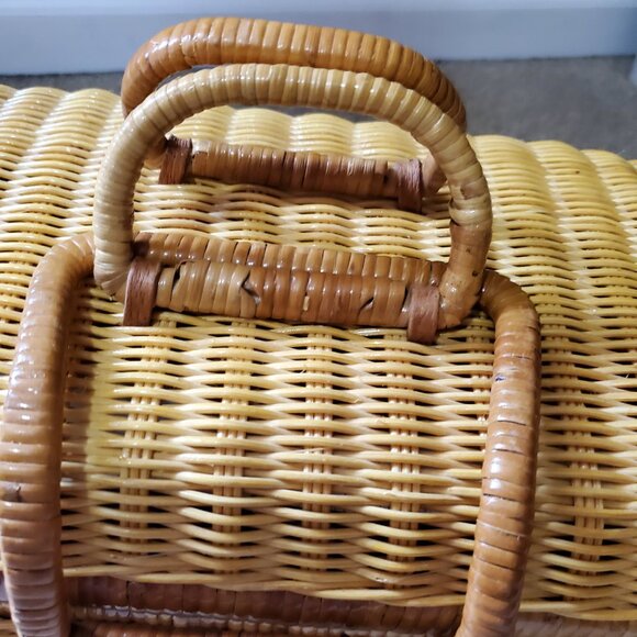 Picnic Time Wicker Wine & Cheese/Picnic Basket - Picture 10 of 14
